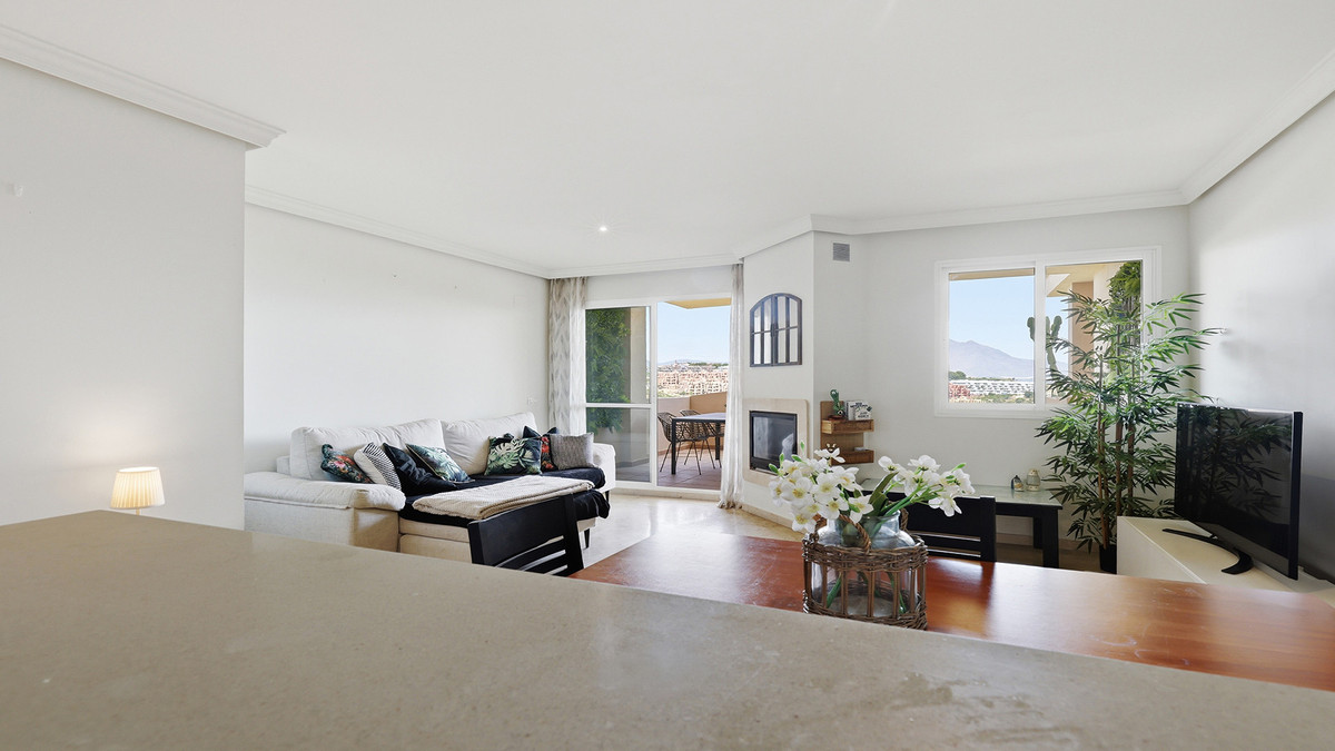 2 Bed Apartment for sale in La Duquesa Costa Del Sol, Málaga, Spain