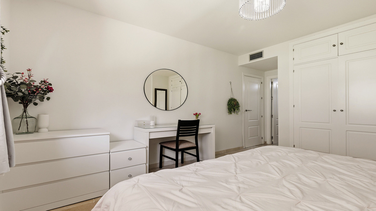 2 Bed Apartment for sale in La Duquesa Costa Del Sol, Málaga, Spain