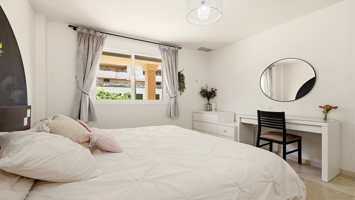 2 Bed Apartment for sale in La Duquesa Costa Del Sol, Málaga, Spain