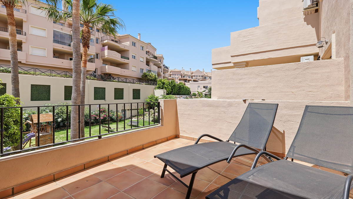 2 Bed Apartment for sale in La Duquesa Costa Del Sol, Málaga, Spain