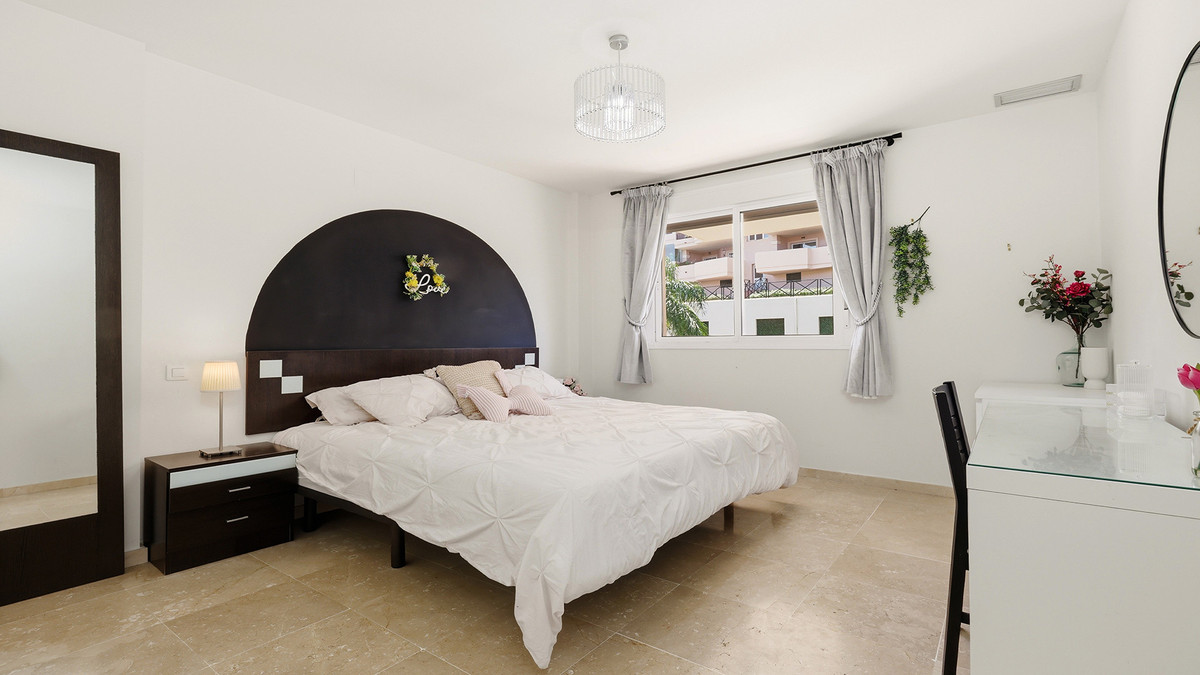 2 Bed Apartment for sale in La Duquesa Costa Del Sol, Málaga, Spain