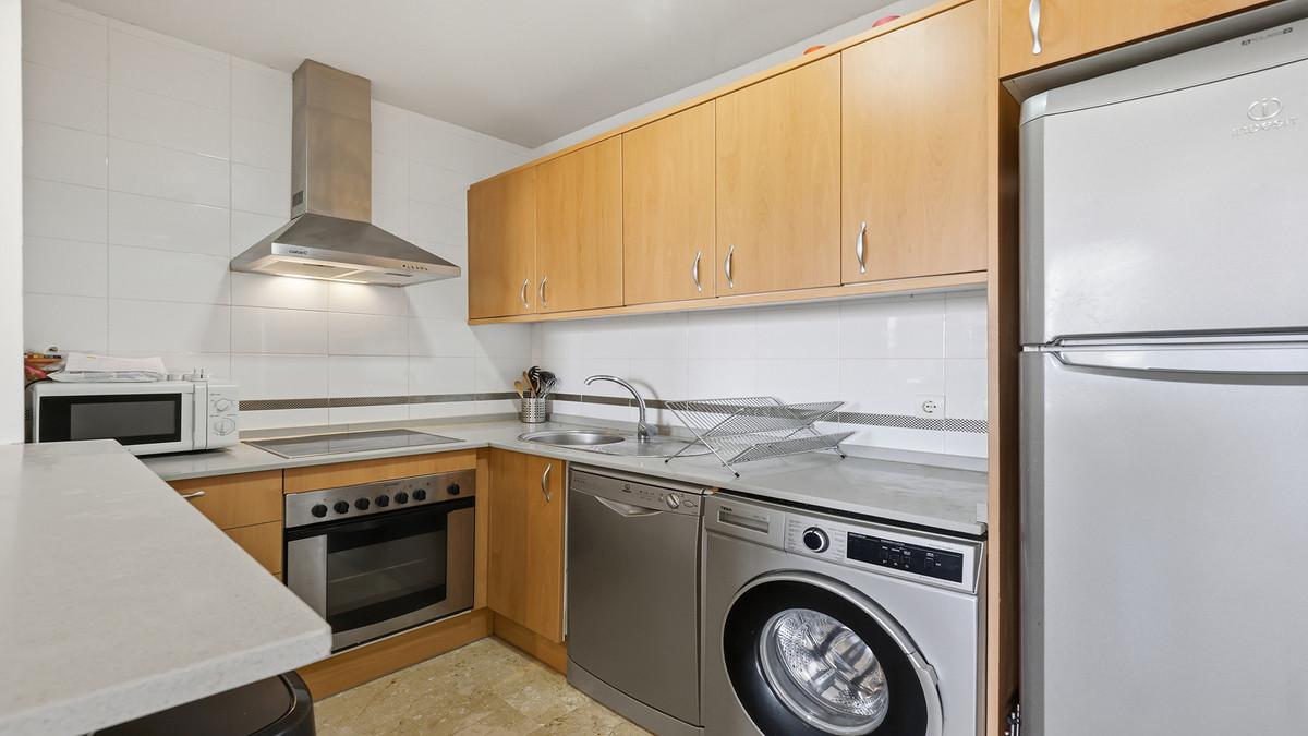 2 Bed Apartment for sale in La Duquesa Costa Del Sol, Málaga, Spain