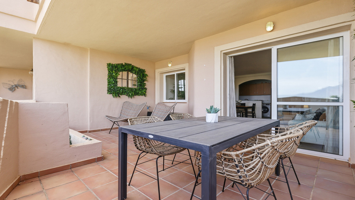 2 Bed Apartment for sale in La Duquesa Costa Del Sol, Málaga, Spain