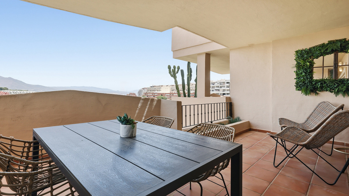 2 Bed Apartment for sale in La Duquesa Costa Del Sol, Málaga, Spain