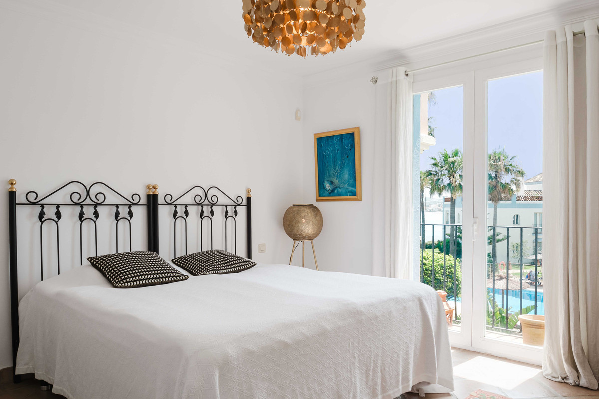 2 Bed Apartment for sale in Casares Costa Del Sol, Málaga, Spain