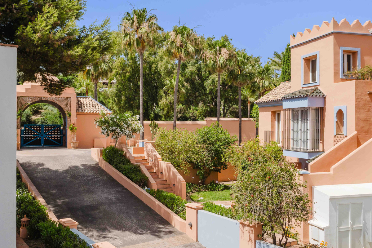 2 Bed Apartment for sale in Casares Costa Del Sol, Málaga, Spain