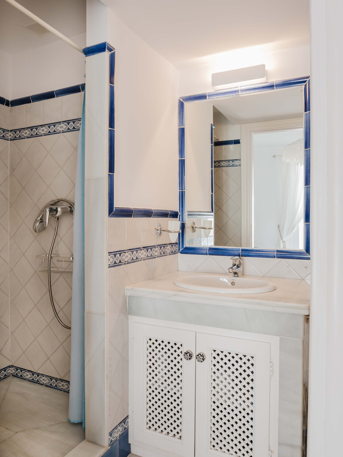 2 Bed Apartment for sale in Casares Costa Del Sol, Málaga, Spain