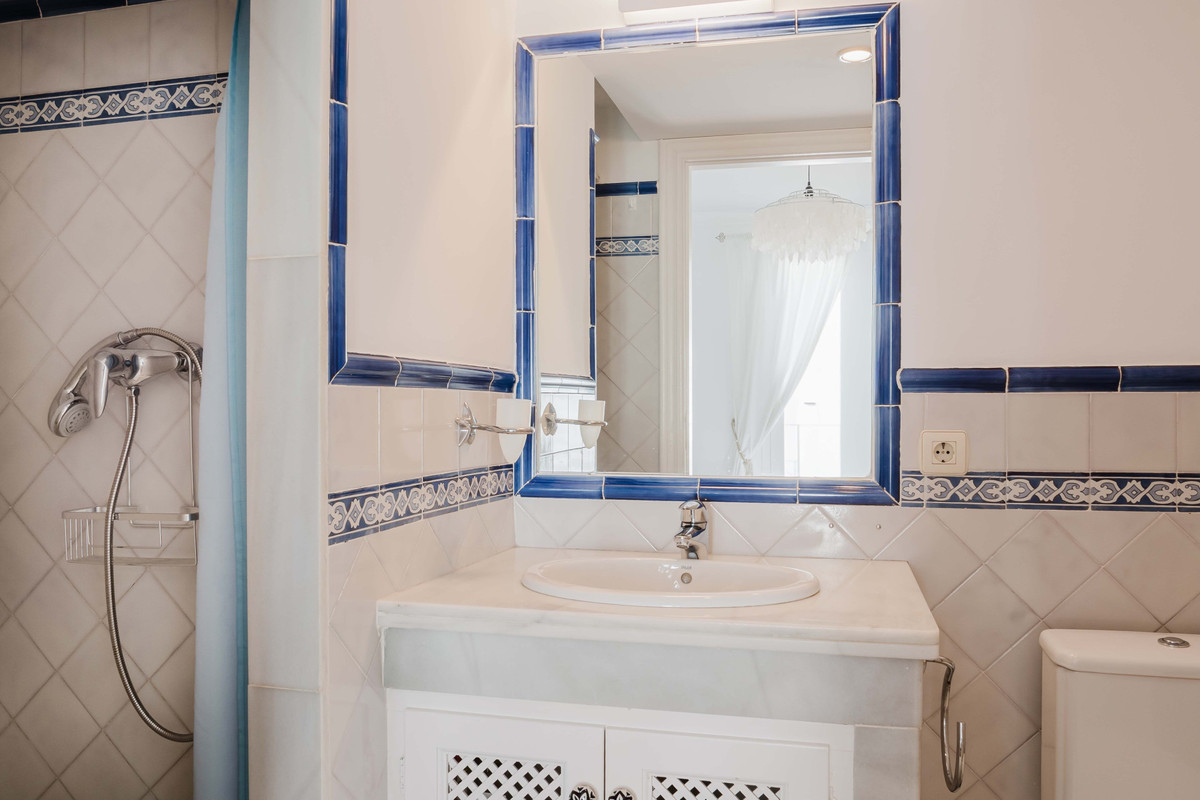 2 Bed Apartment for sale in Casares Costa Del Sol, Málaga, Spain