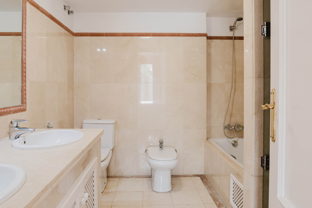2 Bed Apartment for sale in Casares Costa Del Sol, Málaga, Spain