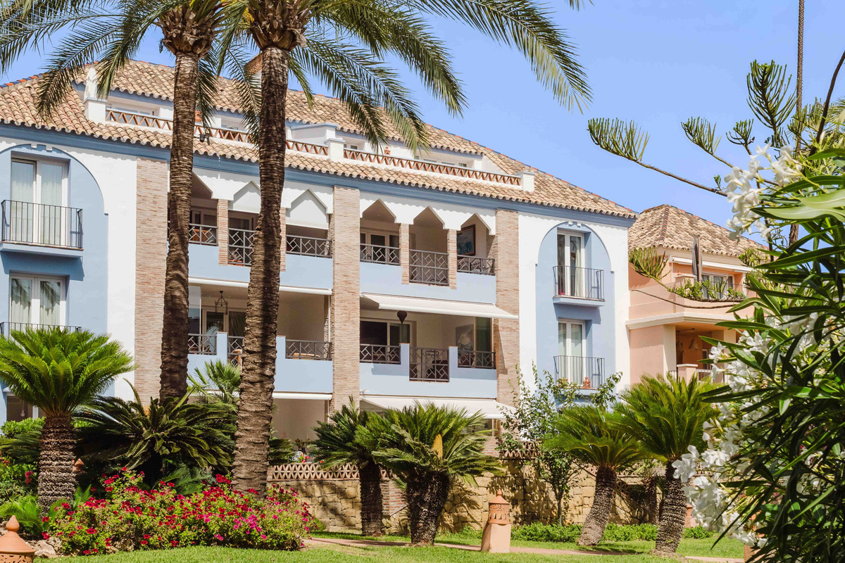 2 Bed Apartment for sale in Casares Costa Del Sol, Málaga, Spain