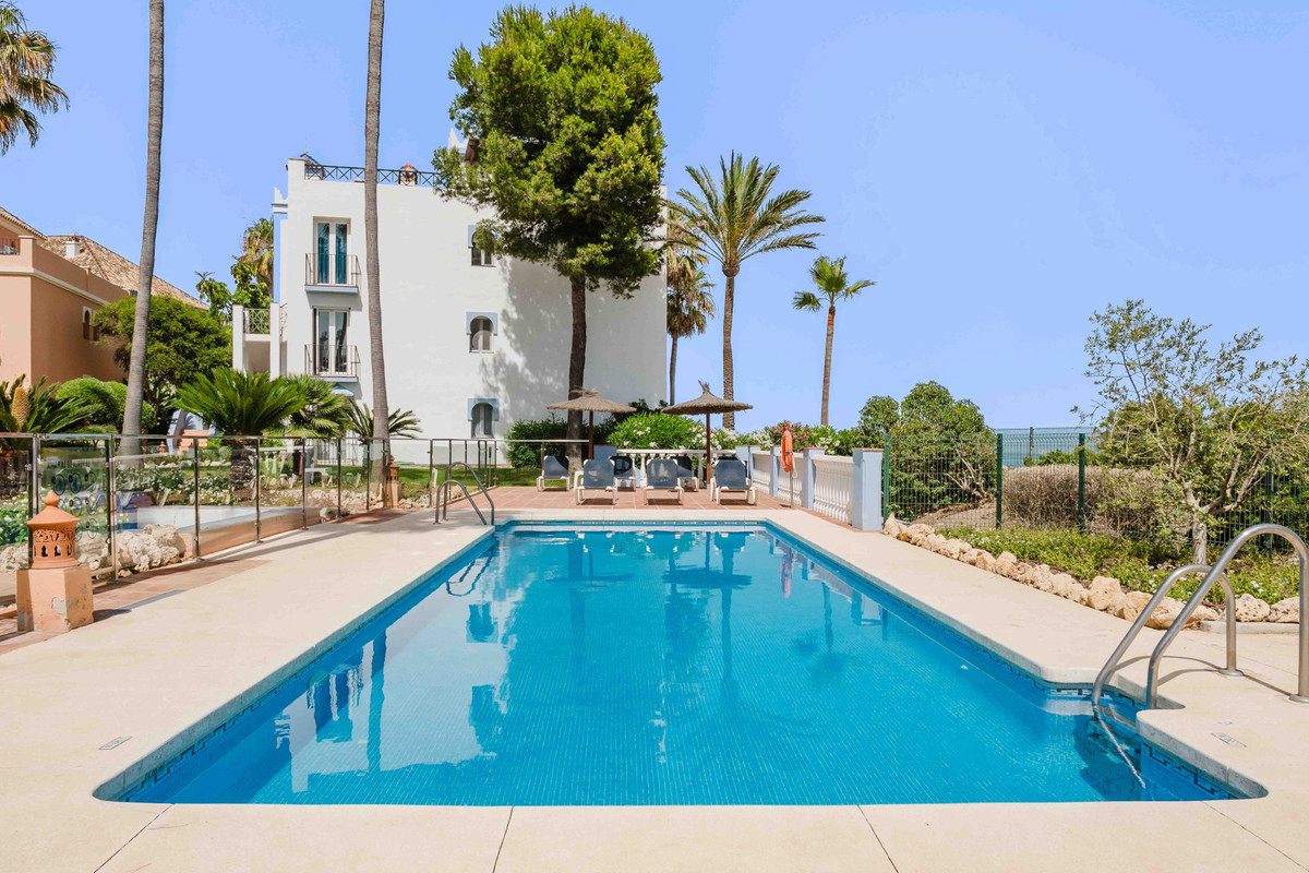 2 Bed Apartment for sale in Casares Costa Del Sol, Málaga, Spain