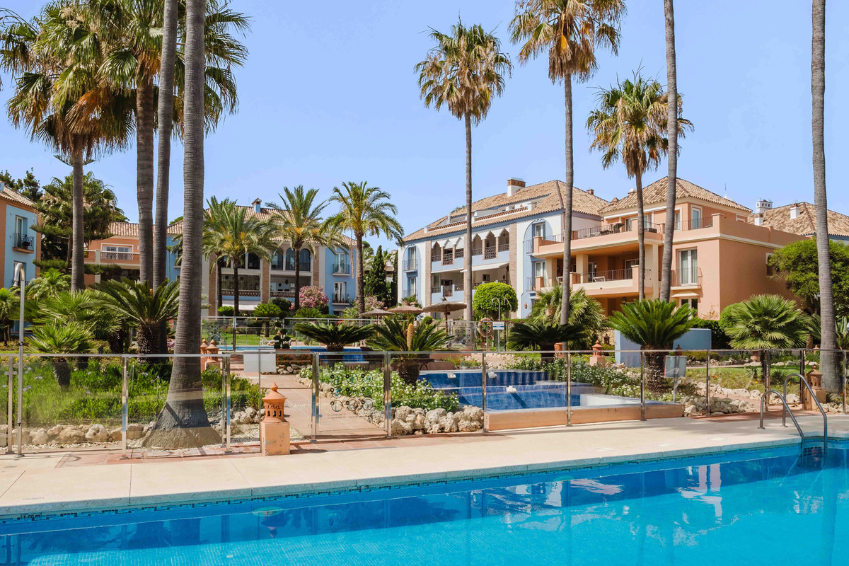 2 Bed Apartment for sale in Casares Costa Del Sol, Málaga, Spain