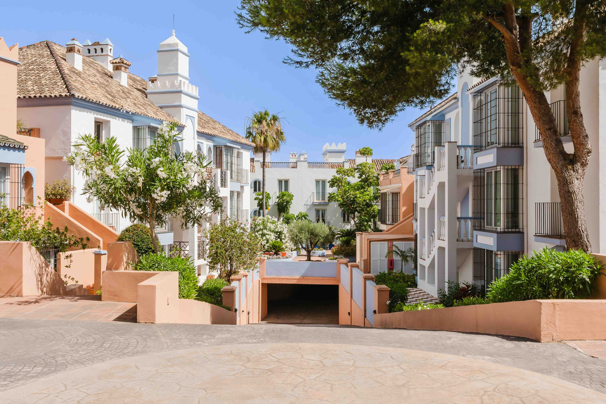 2 Bed Apartment for sale in Casares Costa Del Sol, Málaga, Spain