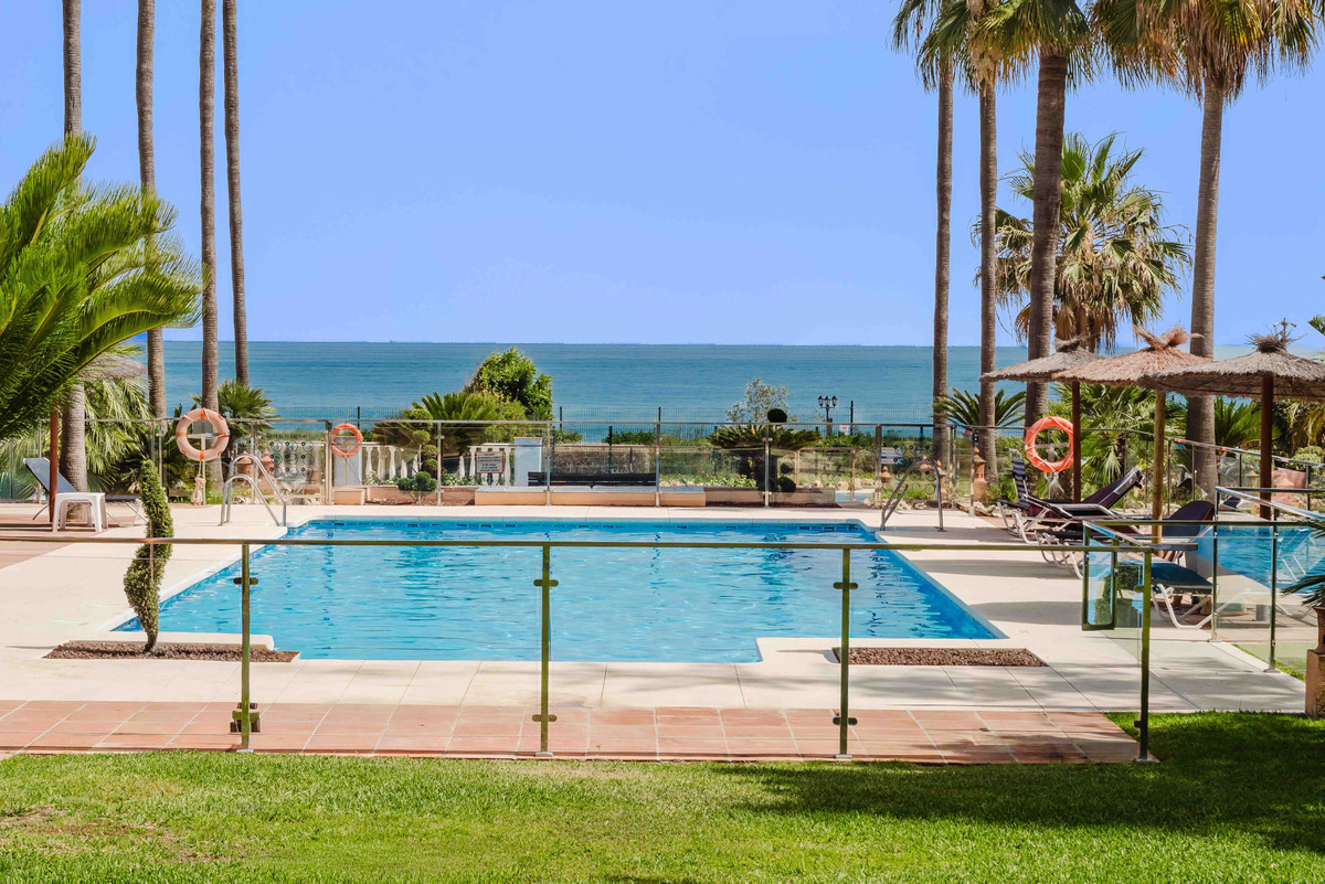 2 Bed Apartment for sale in Casares Costa Del Sol, Málaga, Spain