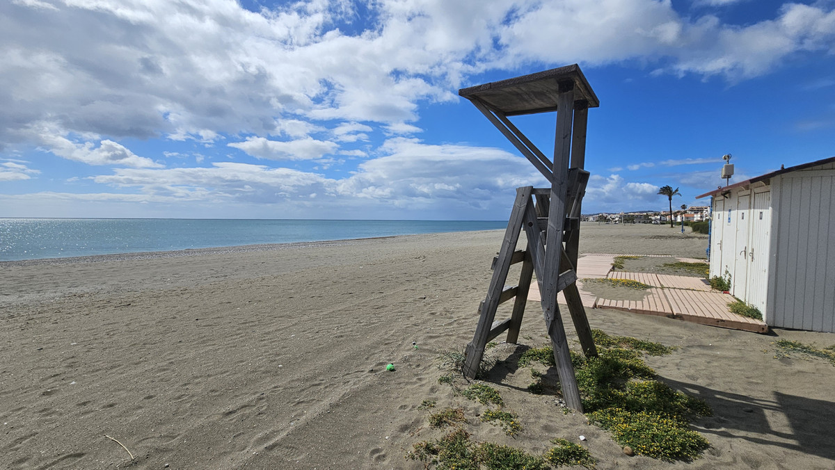 2 Bed Apartment for sale in Casares Costa Del Sol, Málaga, Spain