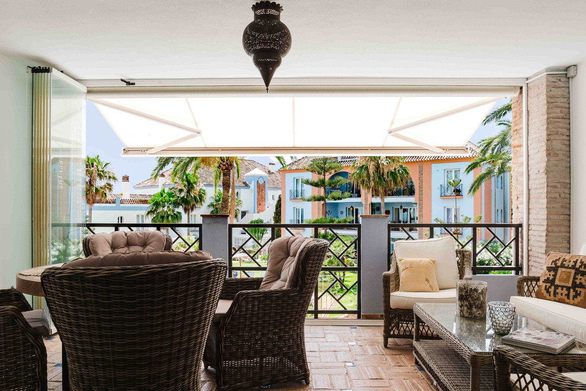 2 Bed Apartment for sale in Casares Costa Del Sol, Málaga, Spain