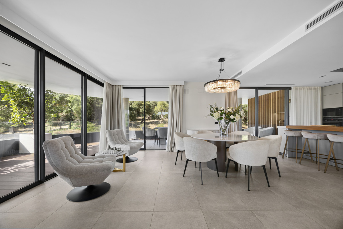 Se vende Apartamento Planta Media de 3 dormitorios en Costa Del Sol, Cadiz, España