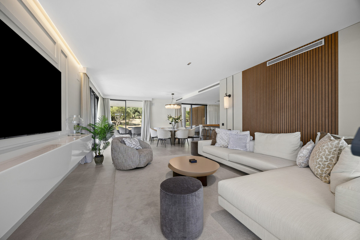 Se vende Apartamento Planta Media de 3 dormitorios en Costa Del Sol, Cadiz, España
