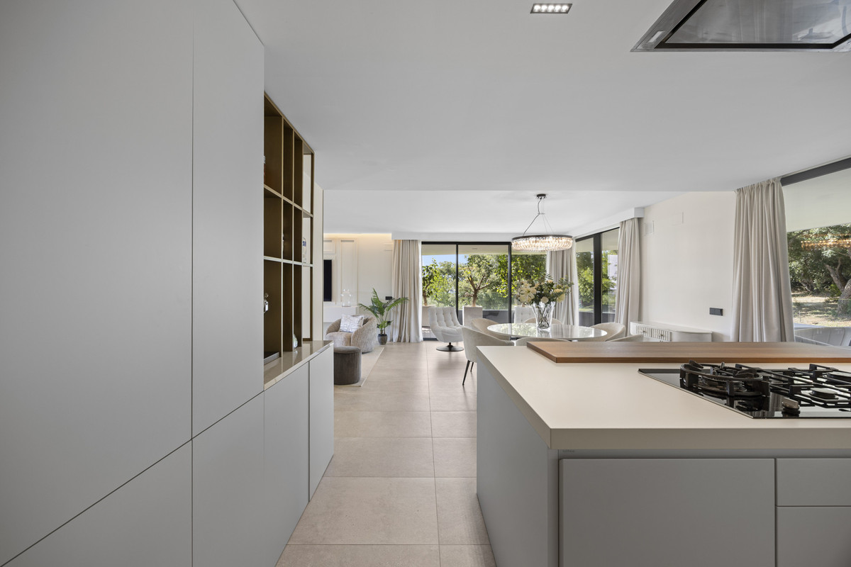 Se vende Apartamento Planta Media de 3 dormitorios en Costa Del Sol, Cadiz, España