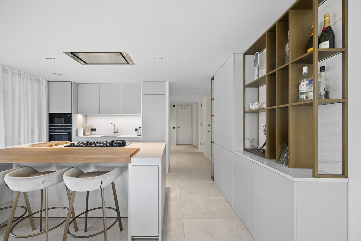 Se vende Apartamento Planta Media de 3 dormitorios en Costa Del Sol, Cadiz, España