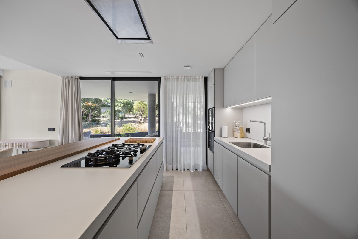 Se vende Apartamento Planta Media de 3 dormitorios en Costa Del Sol, Cadiz, España