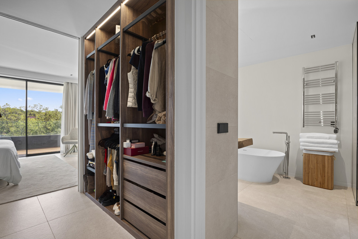 Se vende Apartamento Planta Media de 3 dormitorios en Costa Del Sol, Cadiz, España