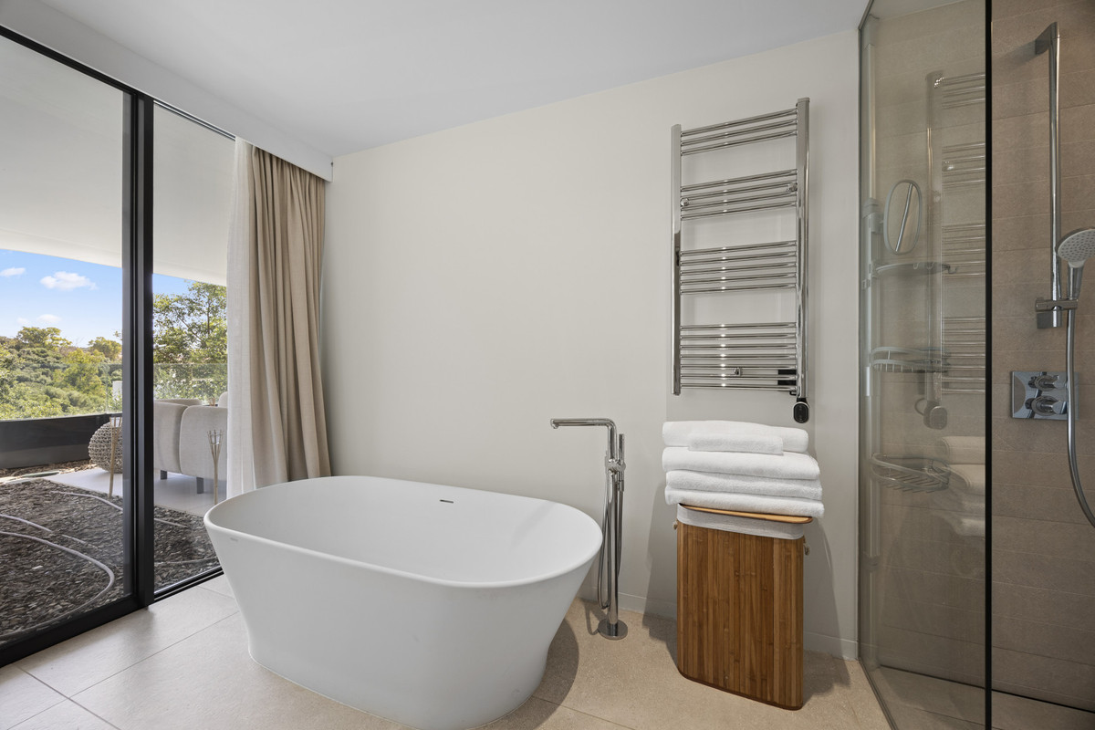 Se vende Apartamento Planta Media de 3 dormitorios en Costa Del Sol, Cadiz, España