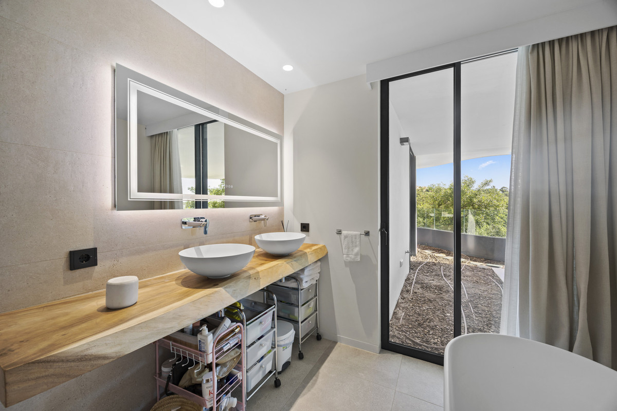 Se vende Apartamento Planta Media de 3 dormitorios en Costa Del Sol, Cadiz, España