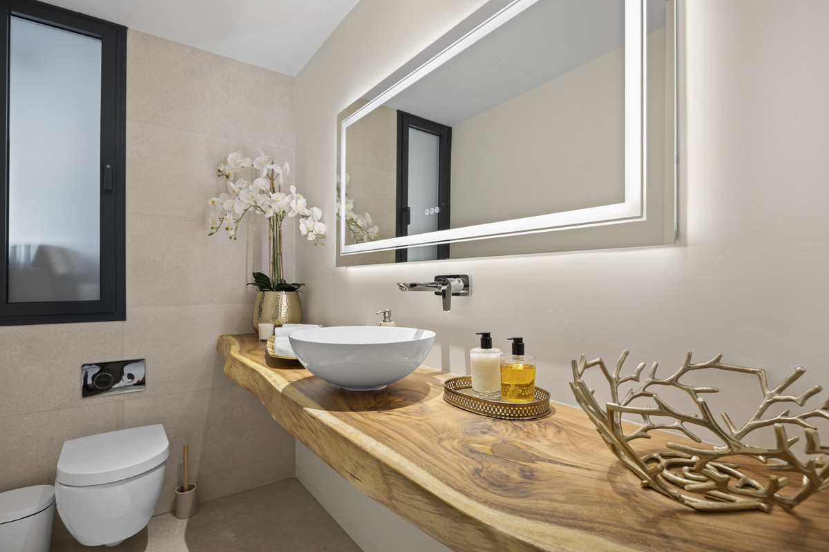 Se vende Apartamento Planta Media de 3 dormitorios en Costa Del Sol, Cadiz, España