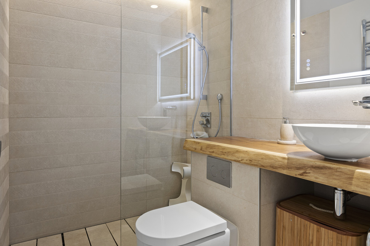 Se vende Apartamento Planta Media de 3 dormitorios en Costa Del Sol, Cadiz, España