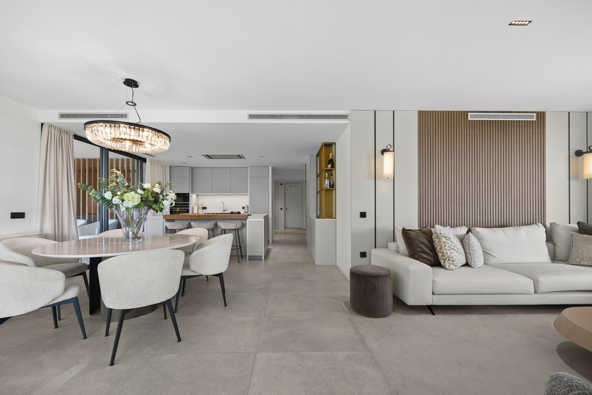 Se vende Apartamento Planta Media de 3 dormitorios en Costa Del Sol, Cadiz, España