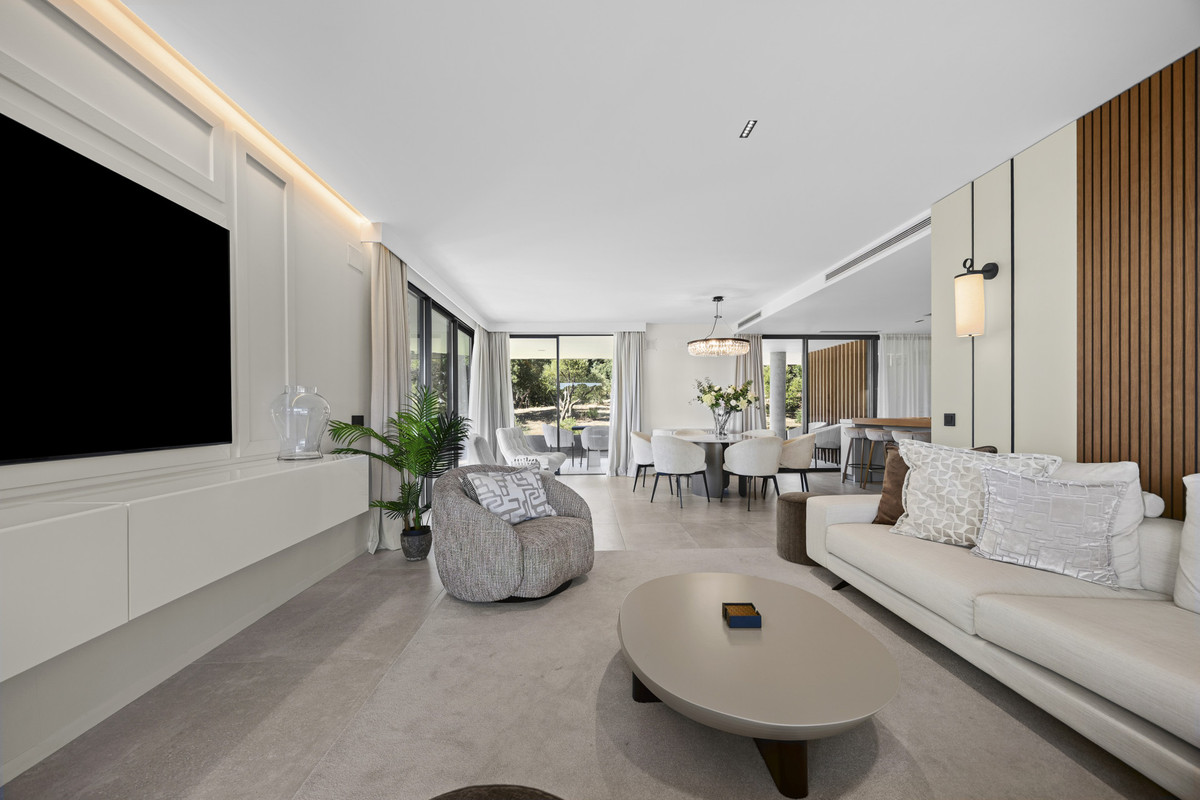 Se vende Apartamento Planta Media de 3 dormitorios en Costa Del Sol, Cadiz, España
