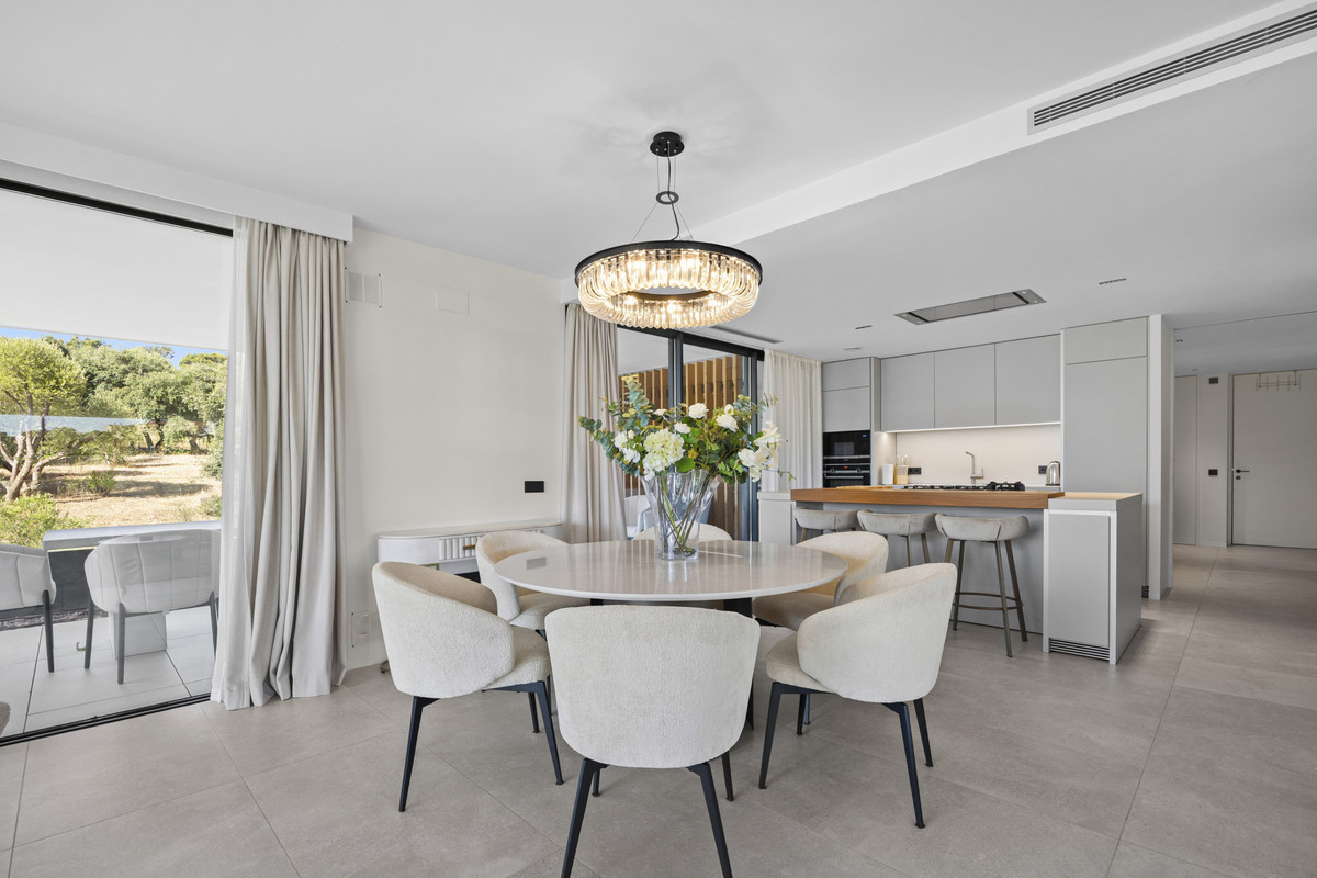 Se vende Apartamento Planta Media de 3 dormitorios en Costa Del Sol, Cadiz, España