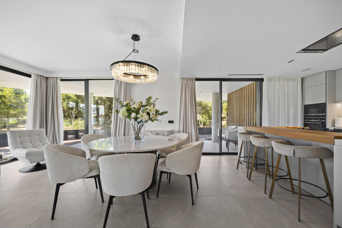 Se vende Apartamento Planta Media de 3 dormitorios en Costa Del Sol, Cadiz, España