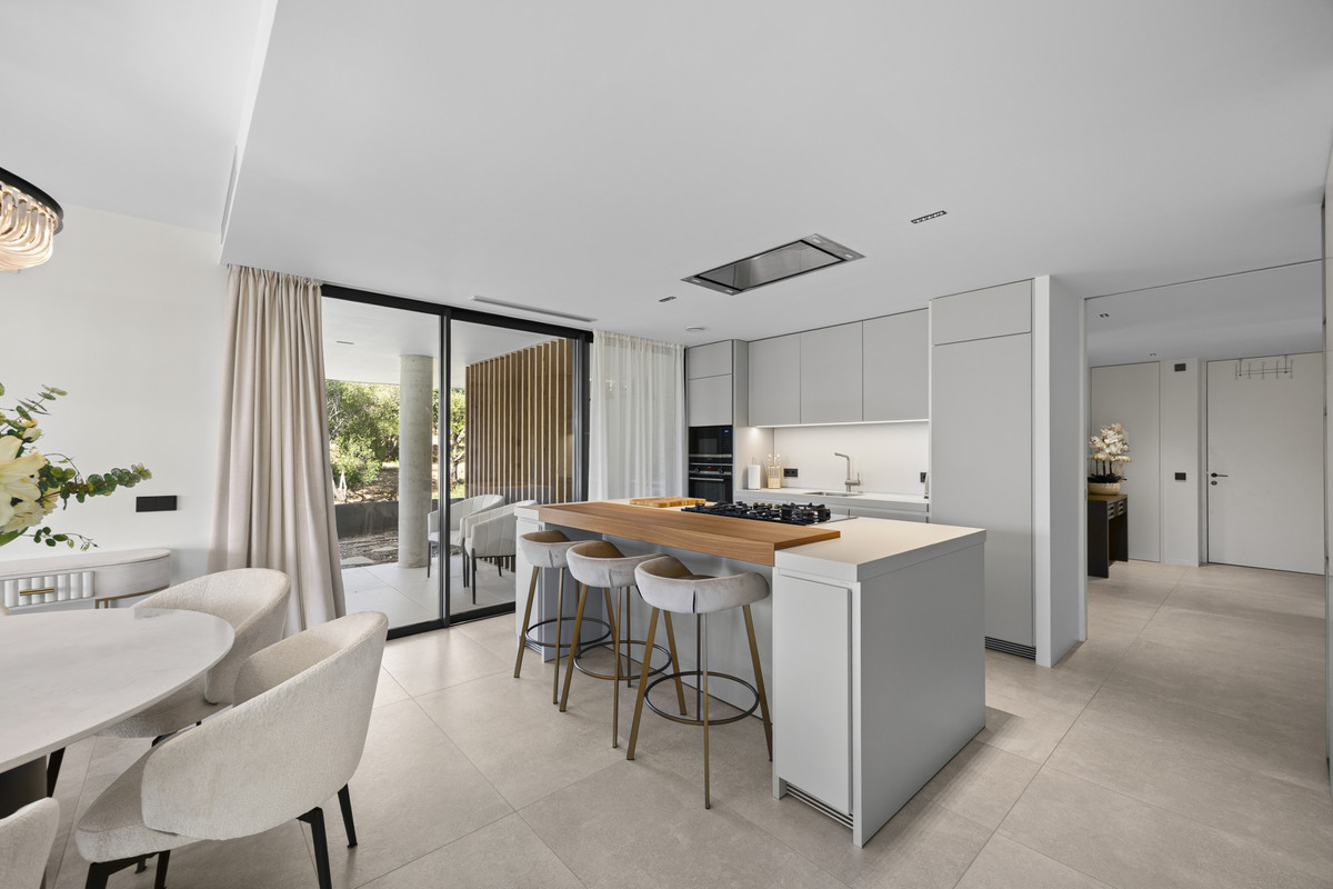 Se vende Apartamento Planta Media de 3 dormitorios en Costa Del Sol, Cadiz, España