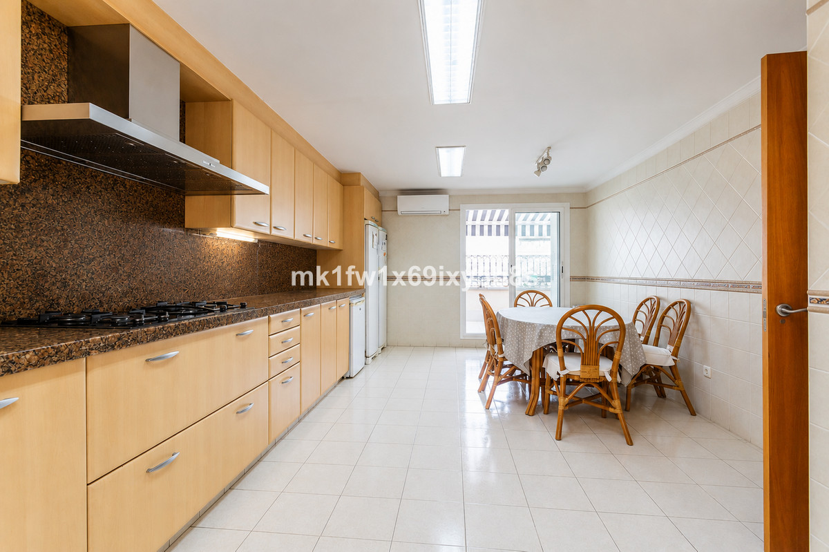 4 Bed Apartment for sale in Marbella Costa Del Sol, Málaga, Spain