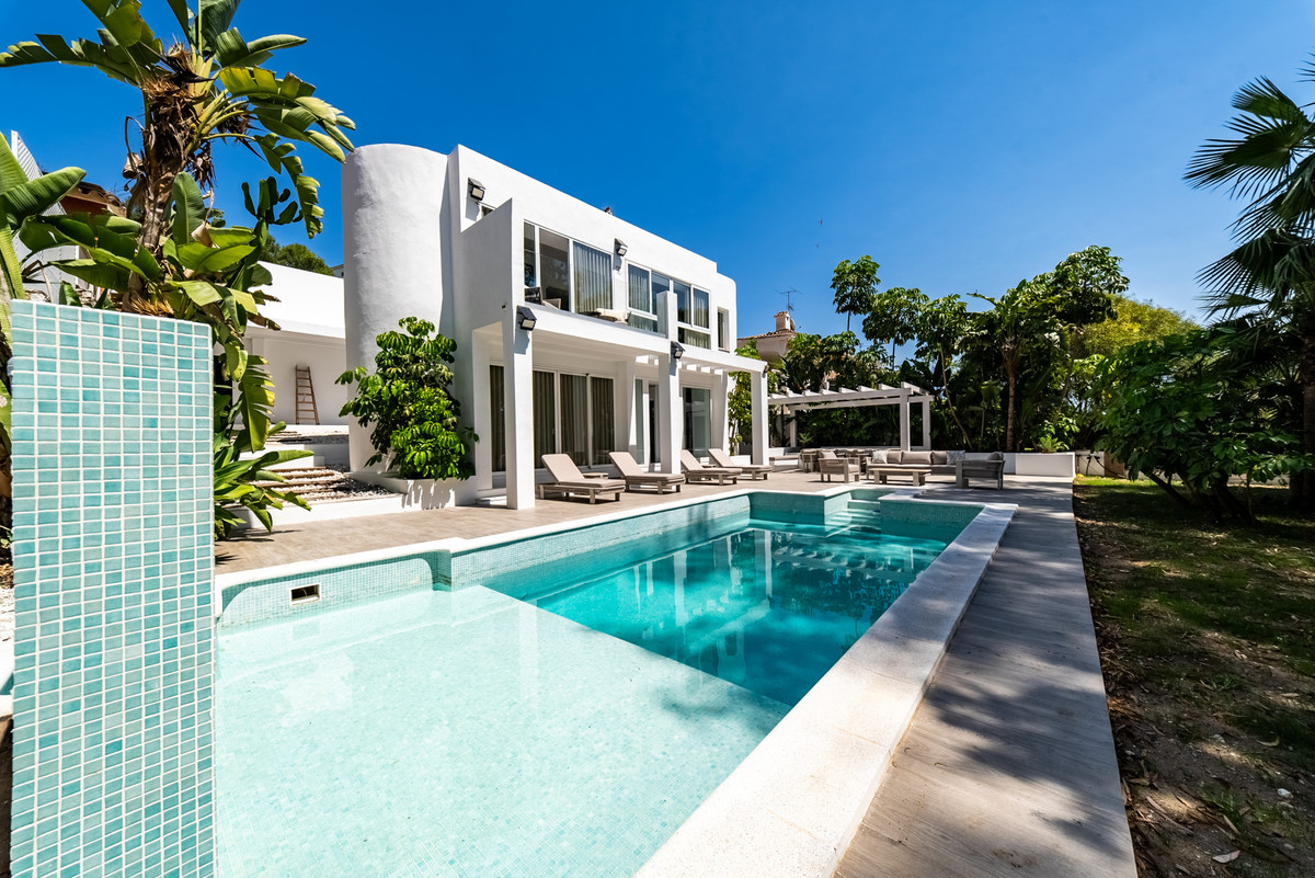 4 Bed Townhouse for sale in Las Brisas Costa Del Sol, Málaga, Spain