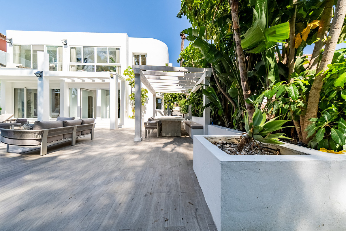 4 Bed Townhouse for sale in Las Brisas Costa Del Sol, Málaga, Spain