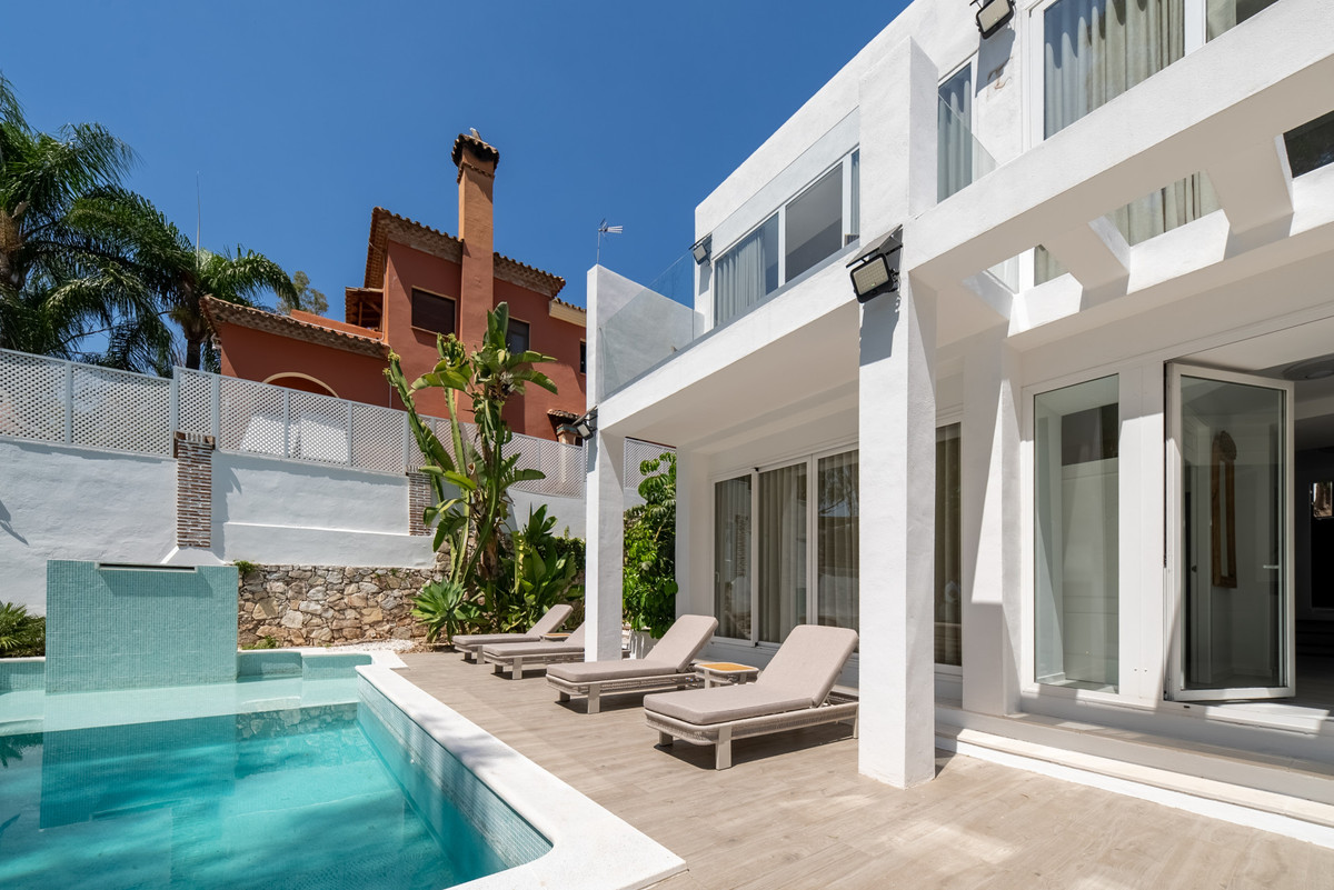 4 Bed Townhouse for sale in Las Brisas Costa Del Sol, Málaga, Spain
