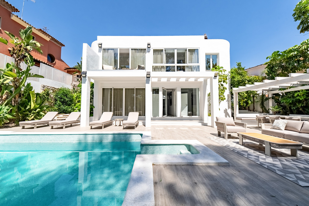 4 Bed Townhouse for sale in Las Brisas Costa Del Sol, Málaga, Spain