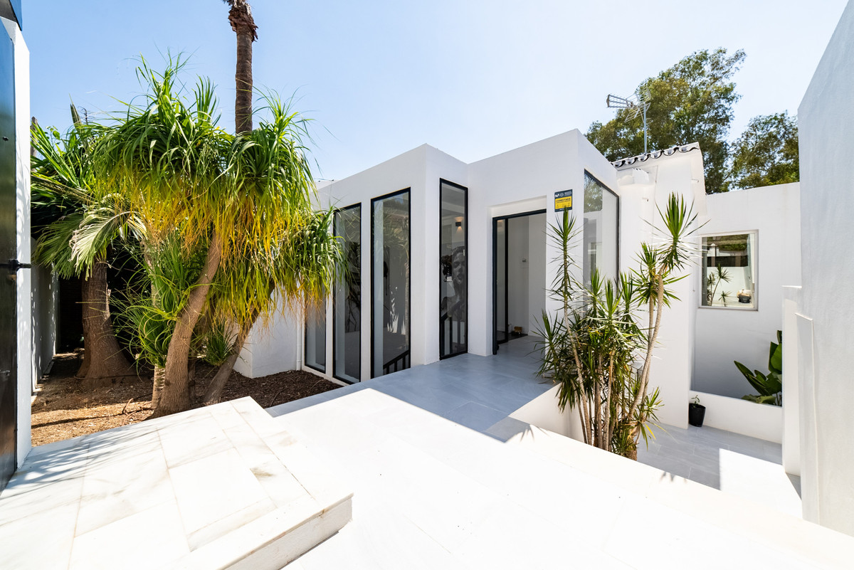 4 Bed Townhouse for sale in Las Brisas Costa Del Sol, Málaga, Spain