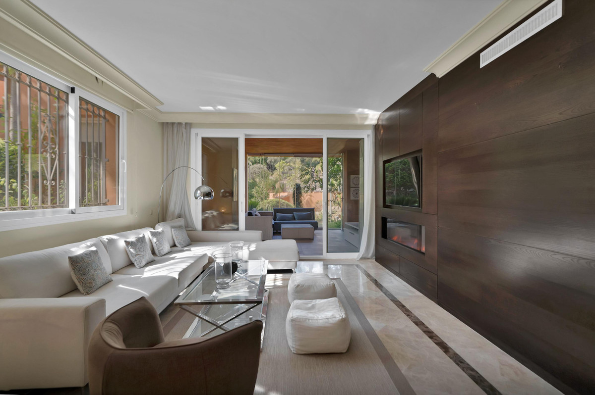 3 Bed Apartment for sale in Marbella Costa Del Sol, Málaga, Spain