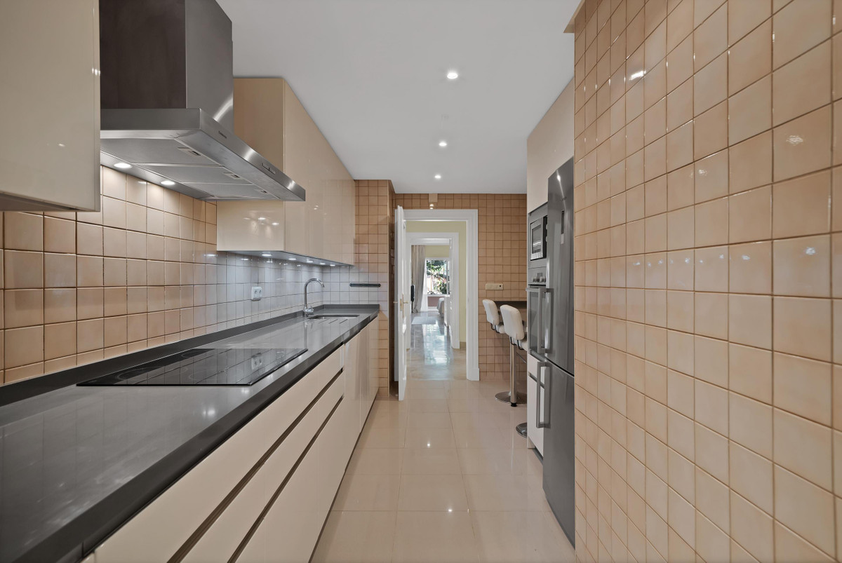 3 Bed Apartment for sale in Marbella Costa Del Sol, Málaga, Spain