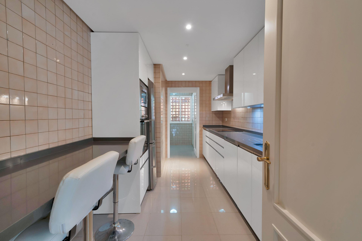 3 Bed Apartment for sale in Marbella Costa Del Sol, Málaga, Spain