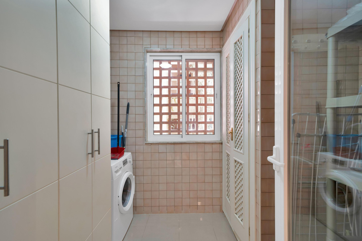 3 Bed Apartment for sale in Marbella Costa Del Sol, Málaga, Spain