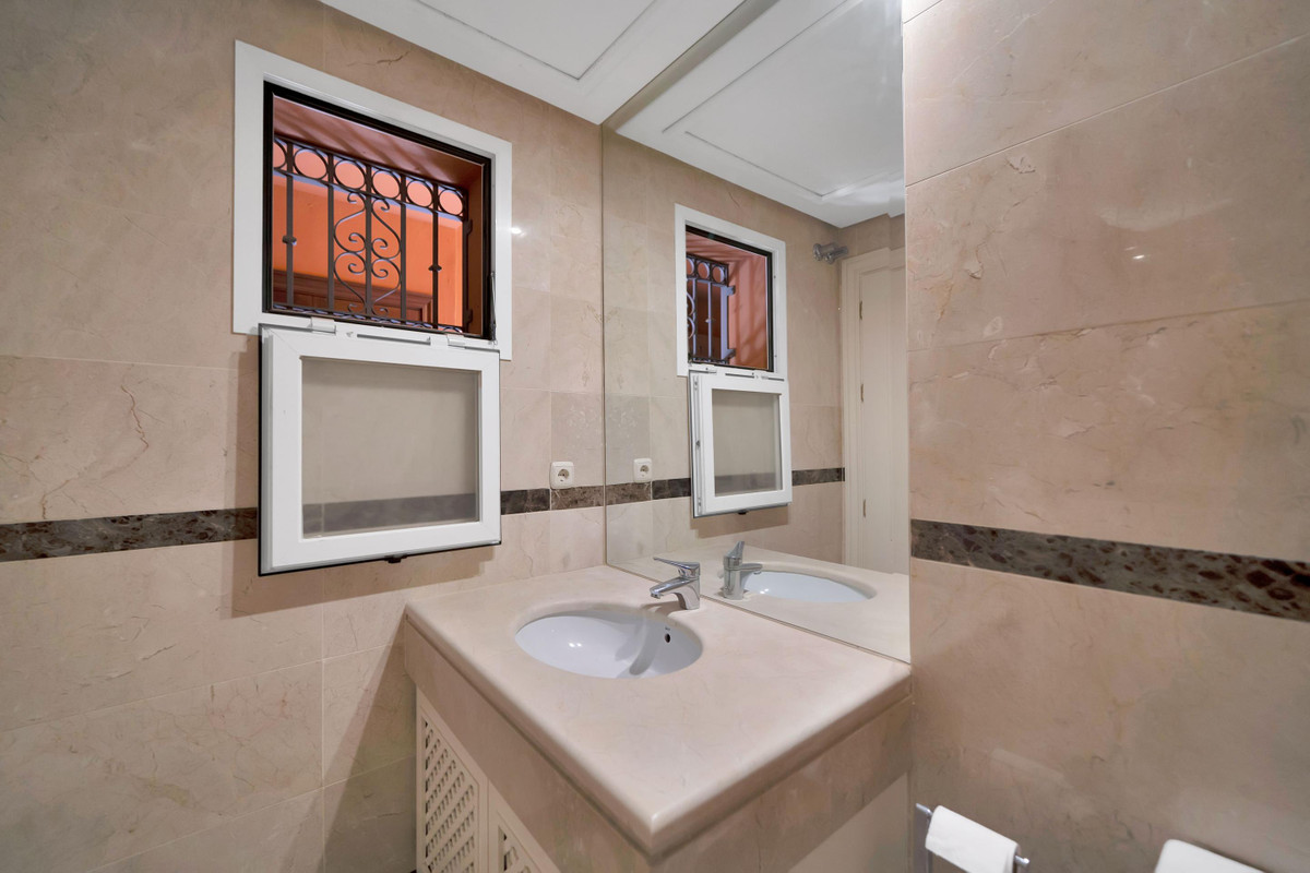 3 Bed Apartment for sale in Marbella Costa Del Sol, Málaga, Spain