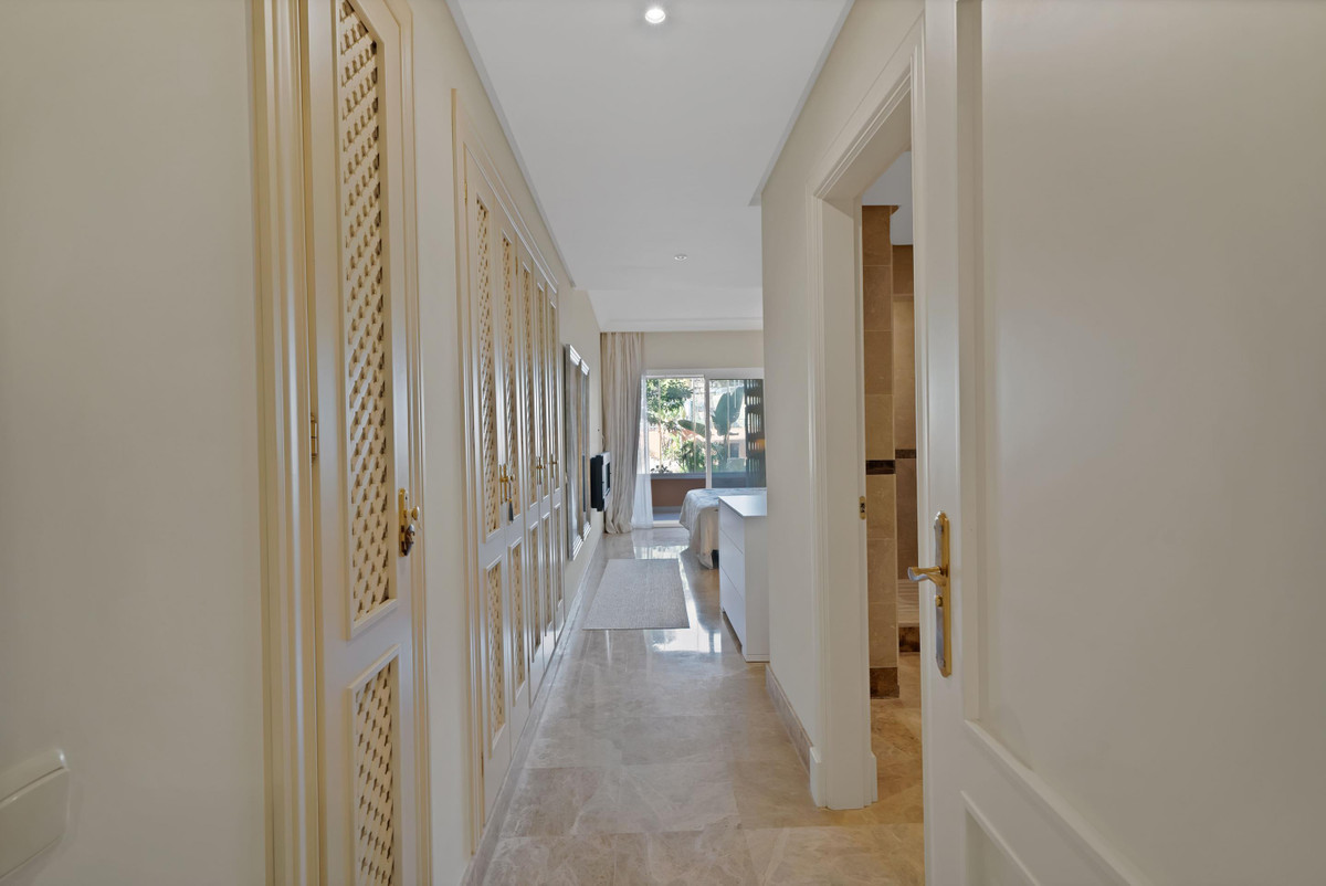 3 Bed Apartment for sale in Marbella Costa Del Sol, Málaga, Spain