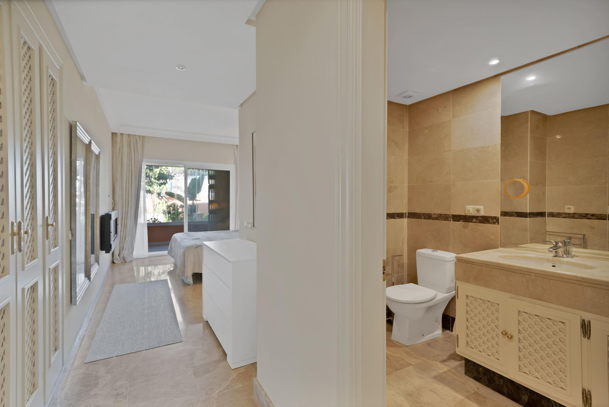 3 Bed Apartment for sale in Marbella Costa Del Sol, Málaga, Spain