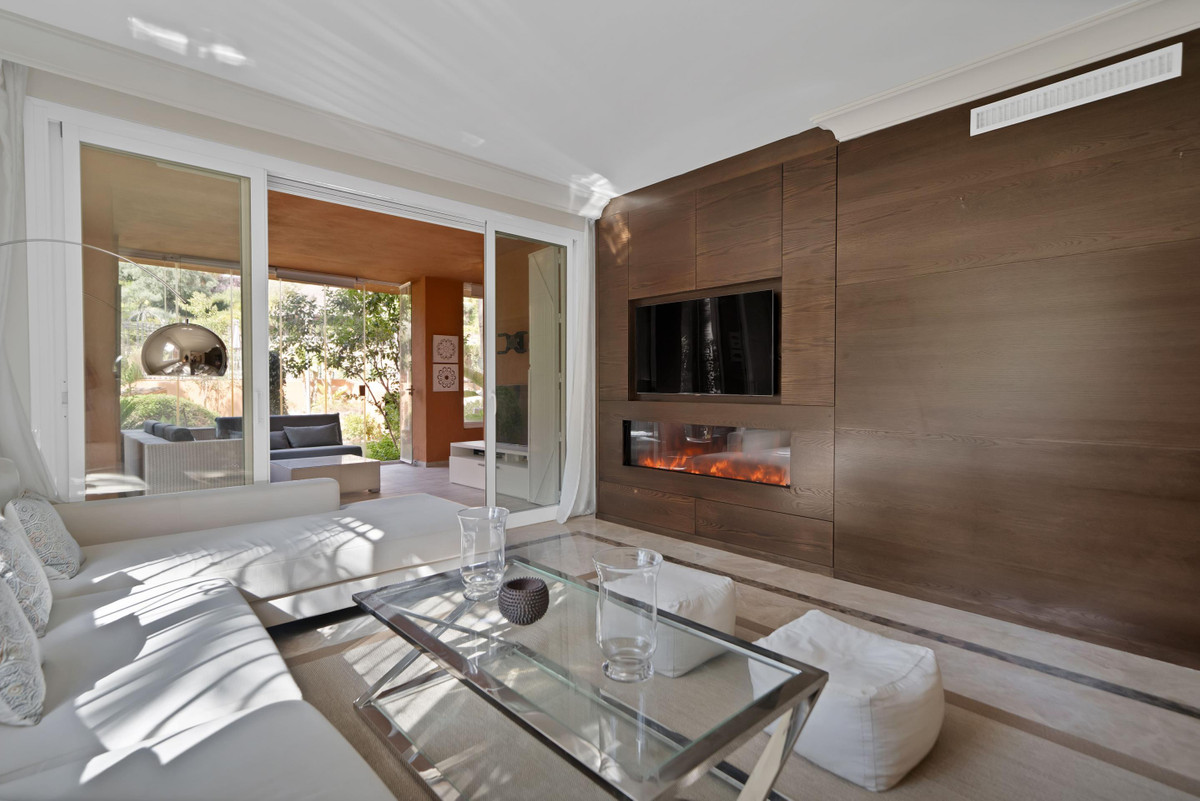 3 Bed Apartment for sale in Marbella Costa Del Sol, Málaga, Spain