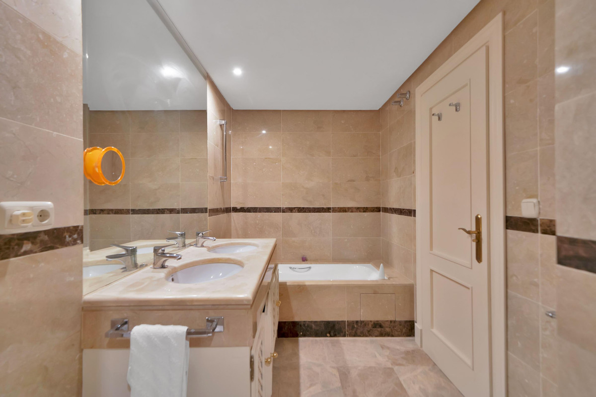 3 Bed Apartment for sale in Marbella Costa Del Sol, Málaga, Spain